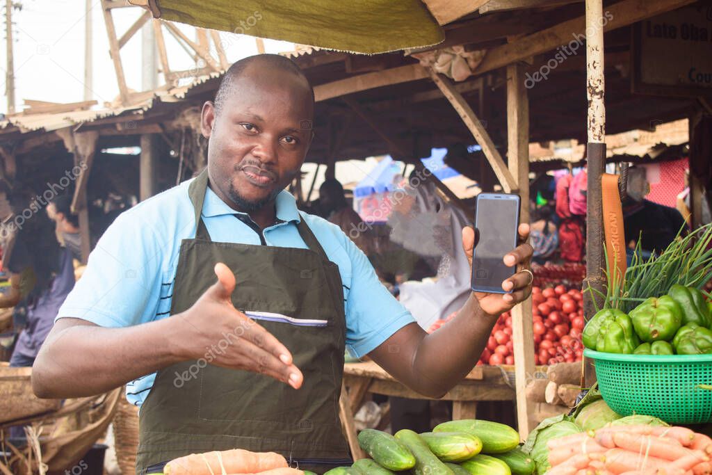 Scène de vie sur un marché local en Afrique de l’Ouest